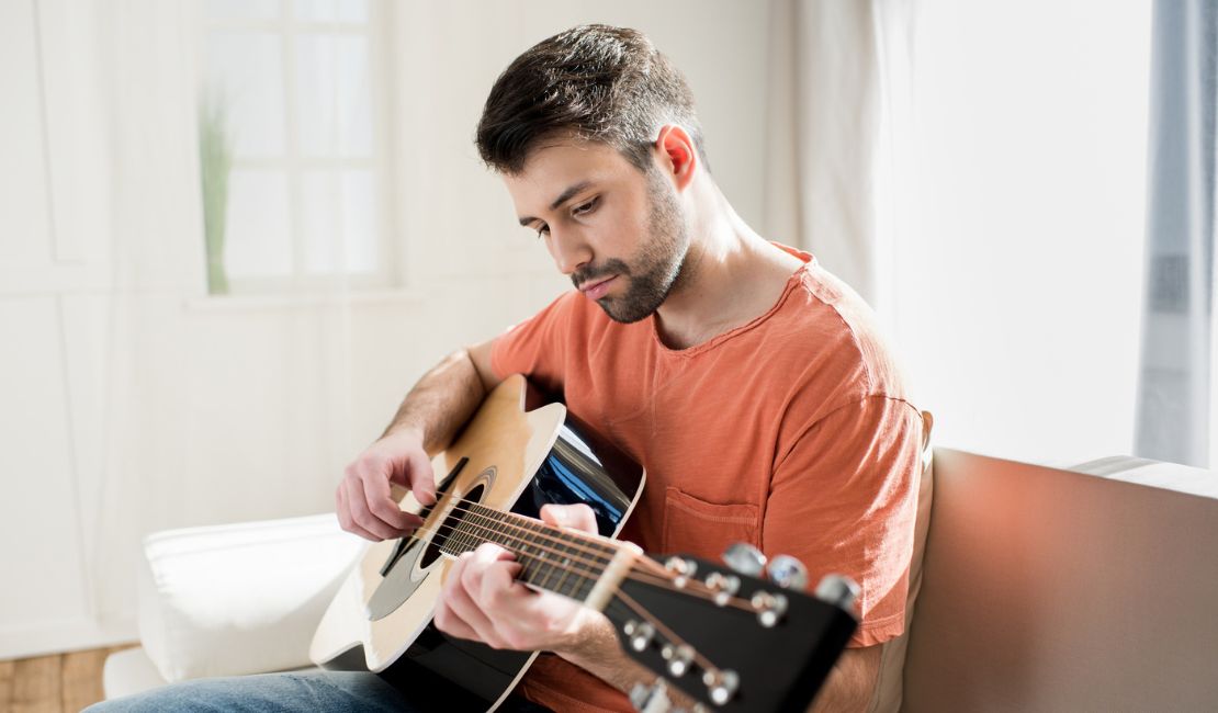 Gitarre spielen – ein musikalisches Hobby mit vielen Facetten